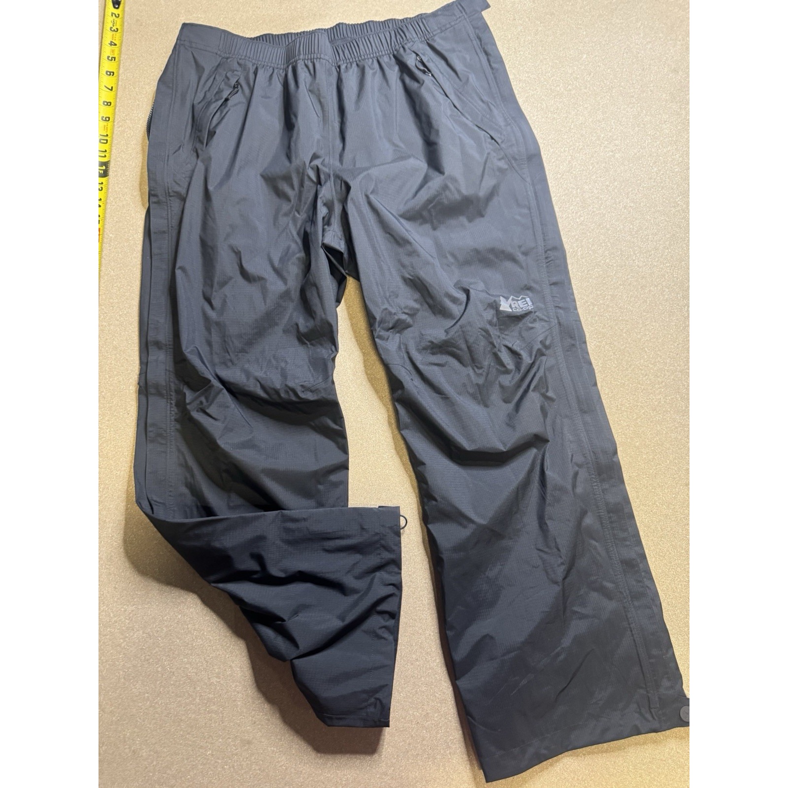 REI Pants Mens L Short Peak 2.5L Waterproof Shell Outdoors Hiking Black 89