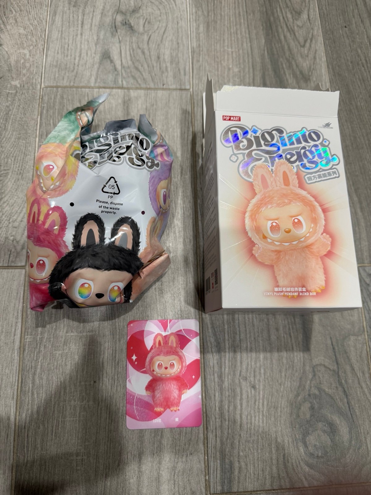 The Monsters - Labubu Big Into Energy LOVE