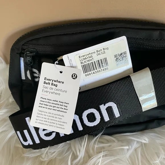 Lululemon Everywhere Belt Bag BLACK/WHITE Wordmark Logo Strap 1L- New