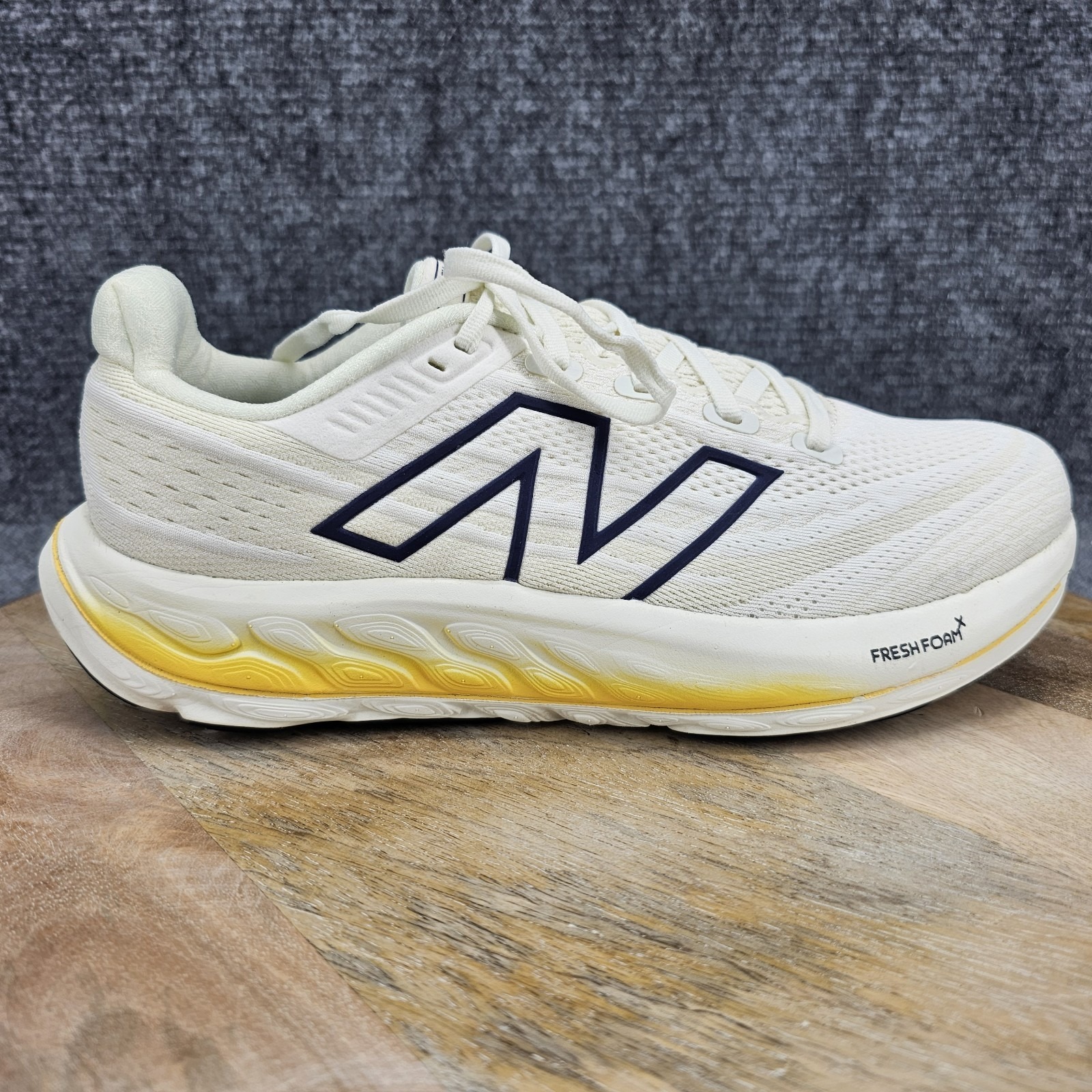 New Balance FF X Vongo V6 Womens Size 9.5 Ivory White Running Shoes WVNGOCJ6