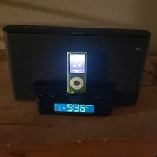GREEN IPOD NANO 8GB