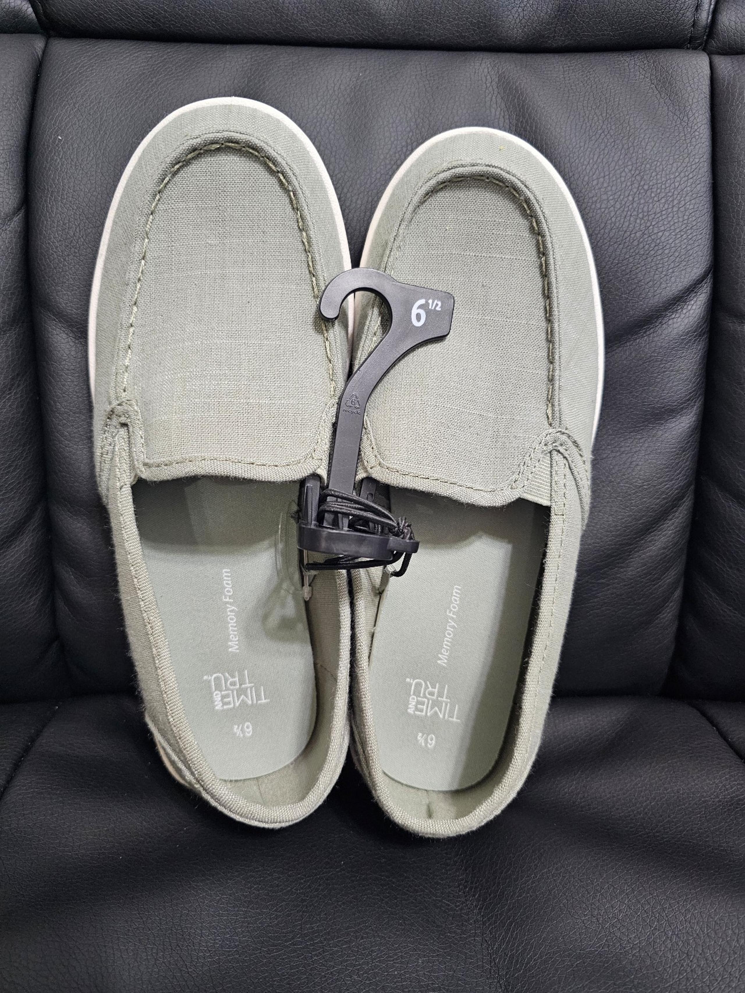 New❗️Time and Tru Memory Foam Light Green slip-on casual shoes women size 6.5