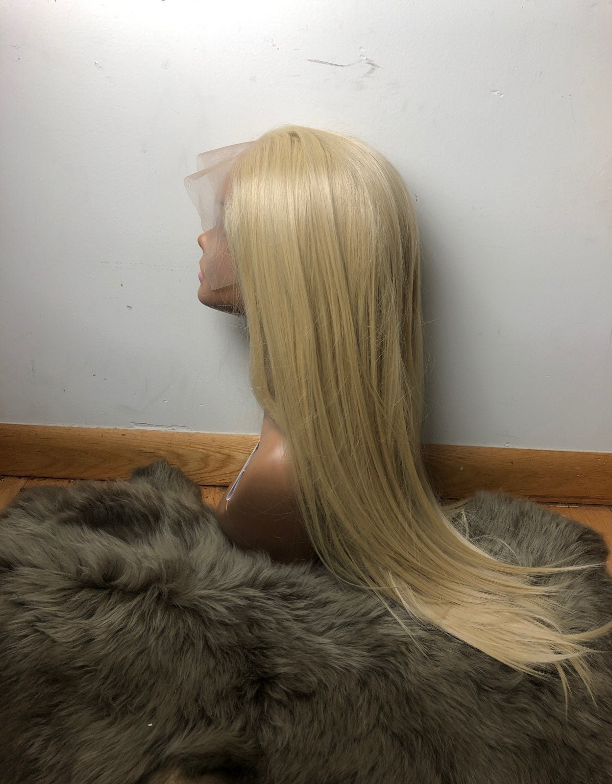 22 613 BLONDE STRAIGHT LACEFRONT WIG