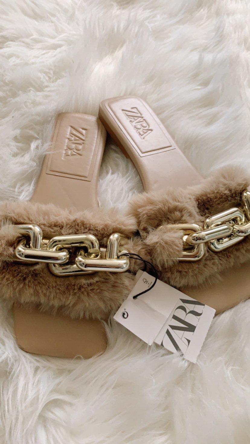SLIPPERS SIZE 8
