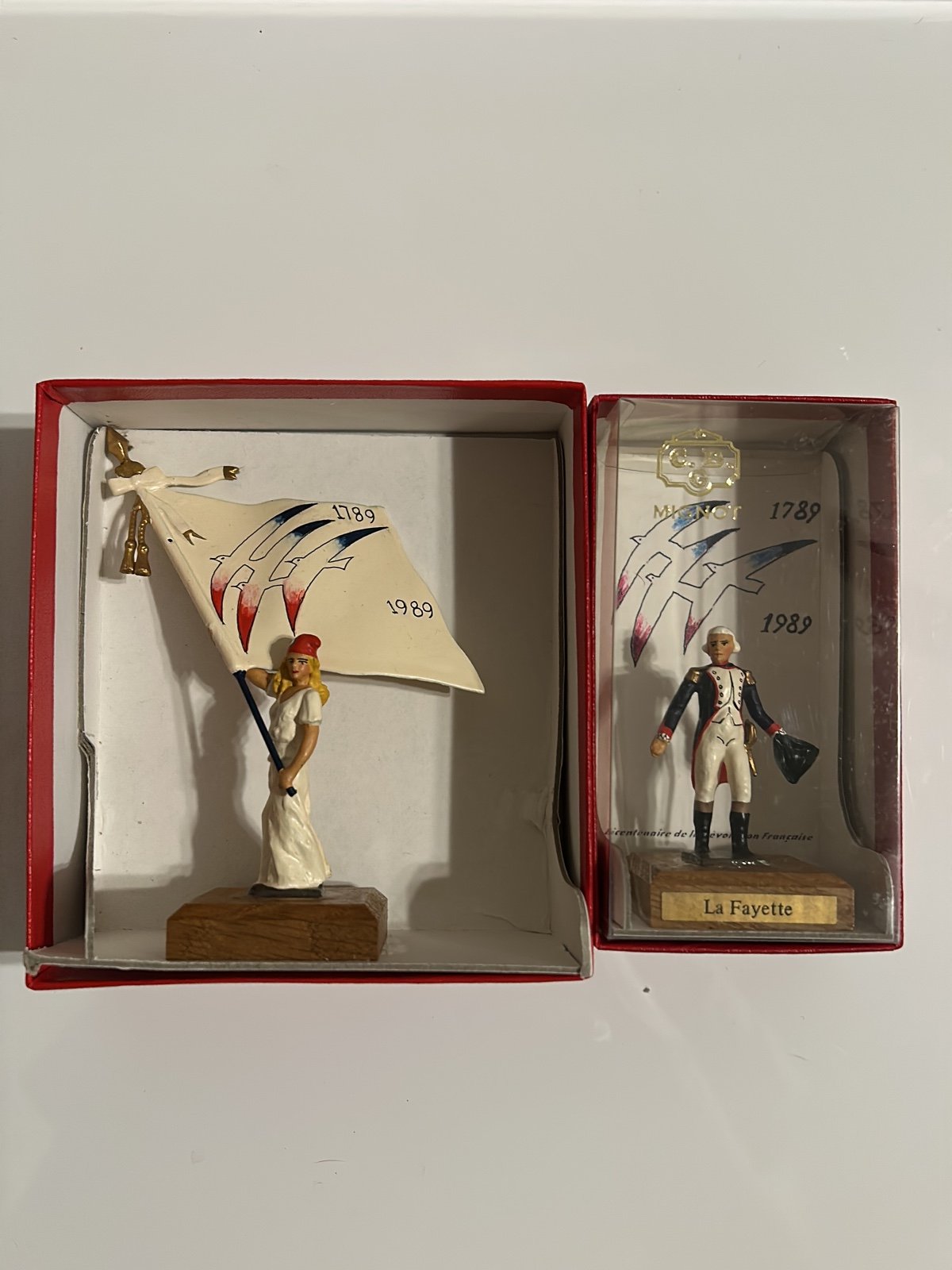 Vintage CBG mignon les soldats de plomb Paris collecible figurines