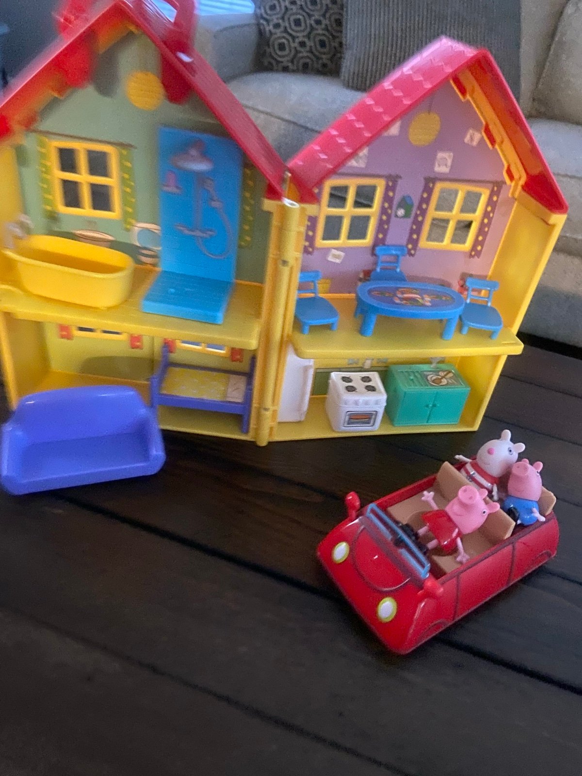 Peppa pig’s deluxe house with car