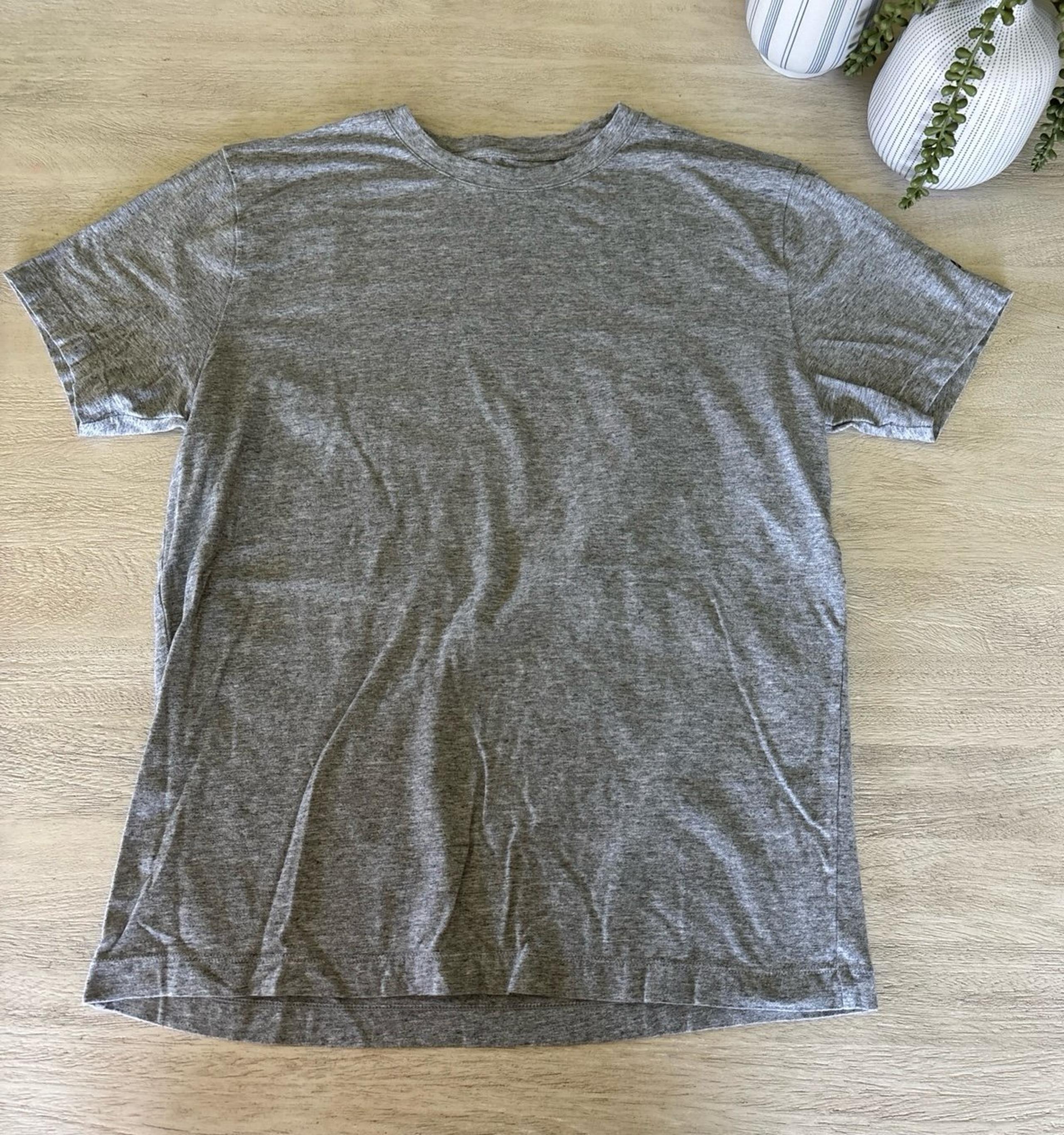 Men’s Grey Fabletics T-shirt size mediums
