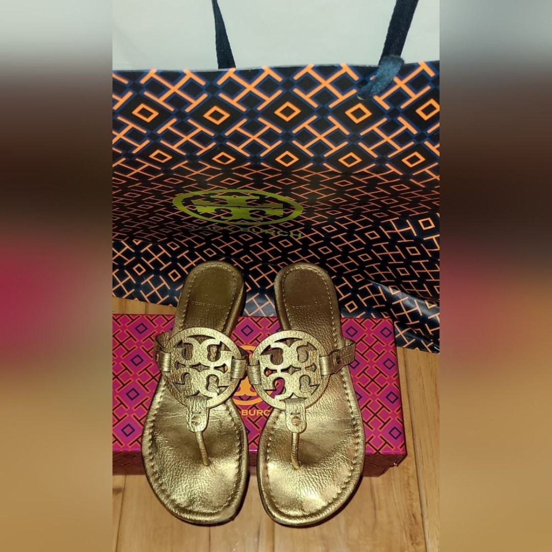 サンダル・ミュール TORY BURCH Gold Leather Miller Thong Slippers Tory Burch Miller Soft Women's Metallic Leather Memory Foam
