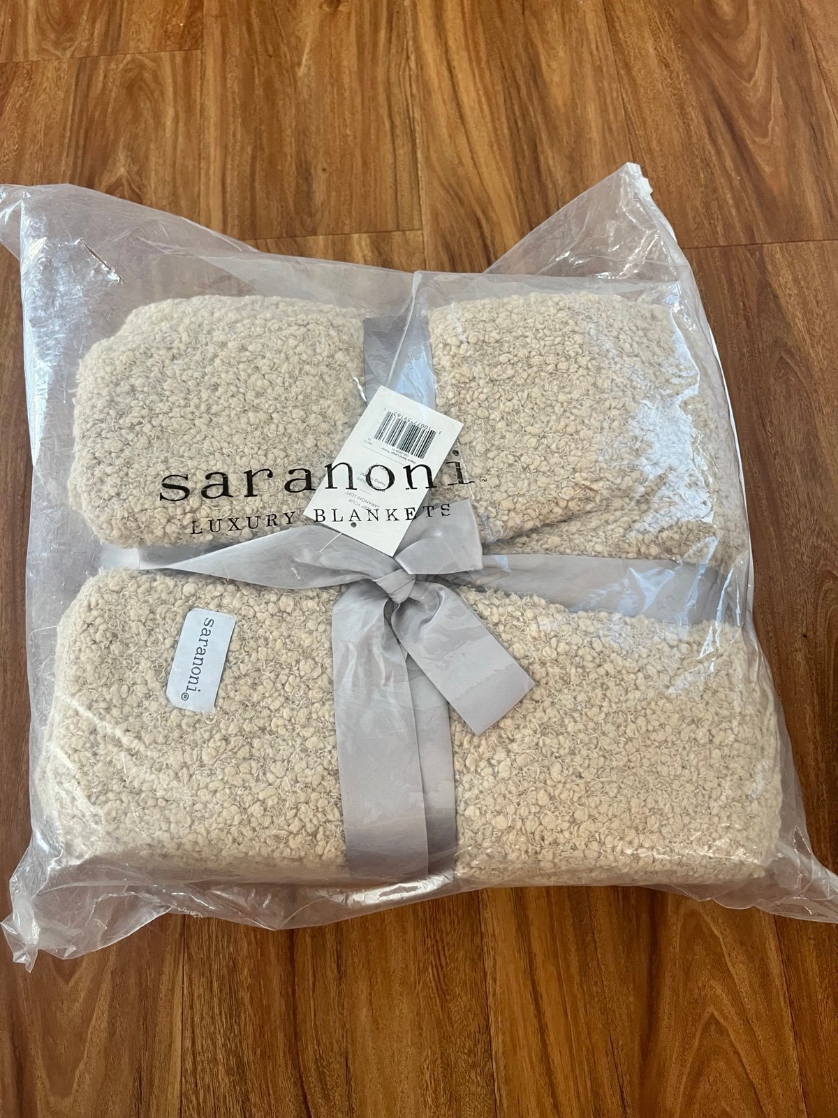 BOUCLE LARGE THROW BLANKET SARANONI