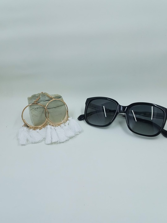 AUTHENTIC CAROLINA HERRERA W/ FREE EARRINGS