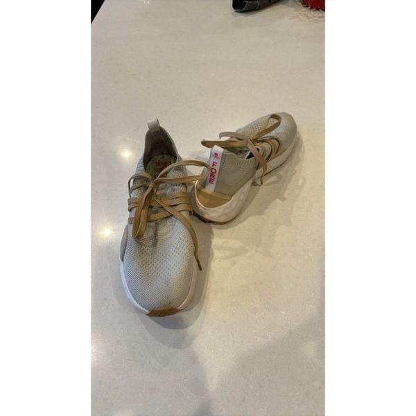 Gfore unisex golf shoes women’s 10, men’s 9 excellent condition really nice.