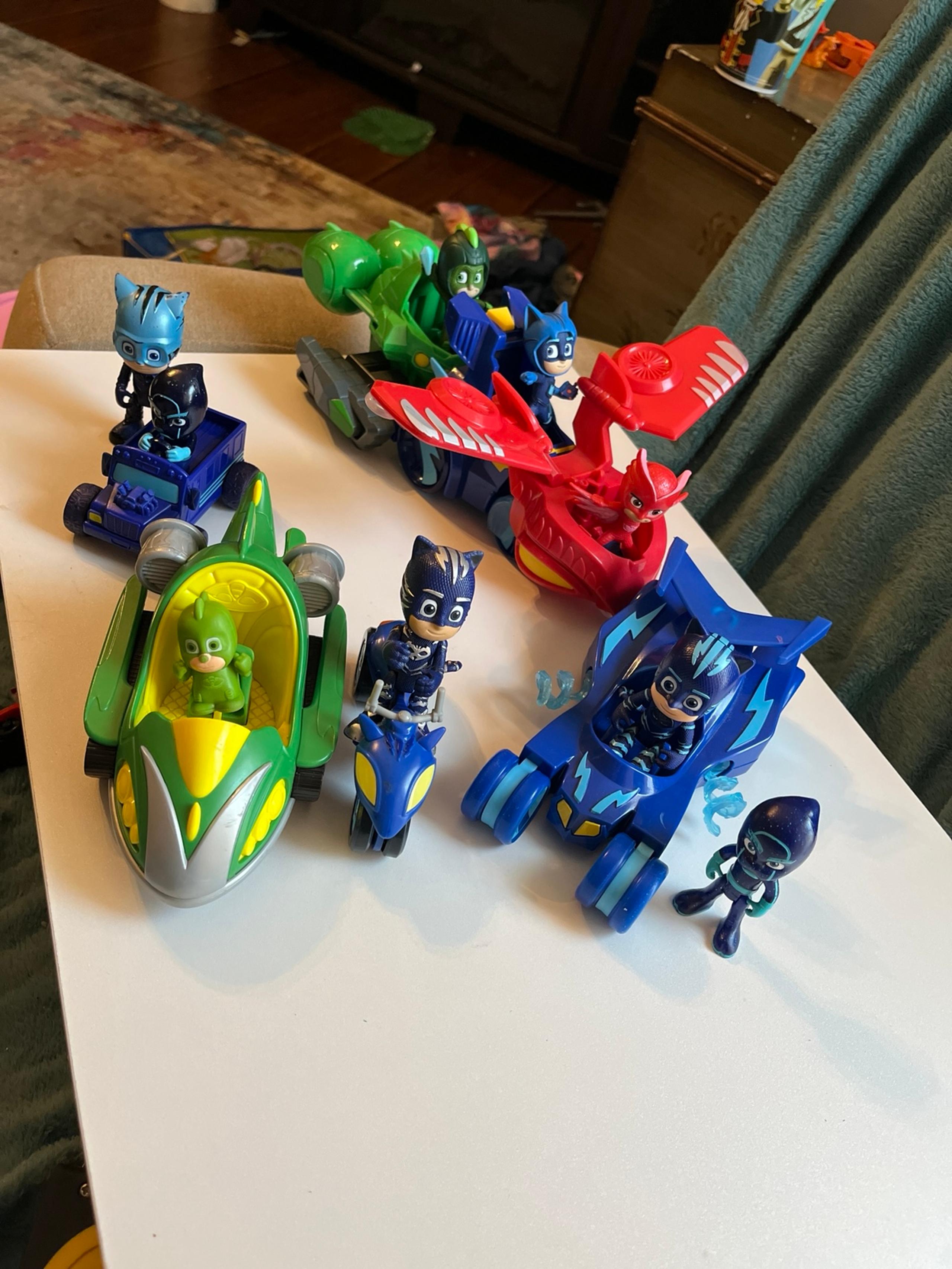 PJ Mask Lot  7 vehicles,  8 figures. For playing fun.    Please READ Desc.