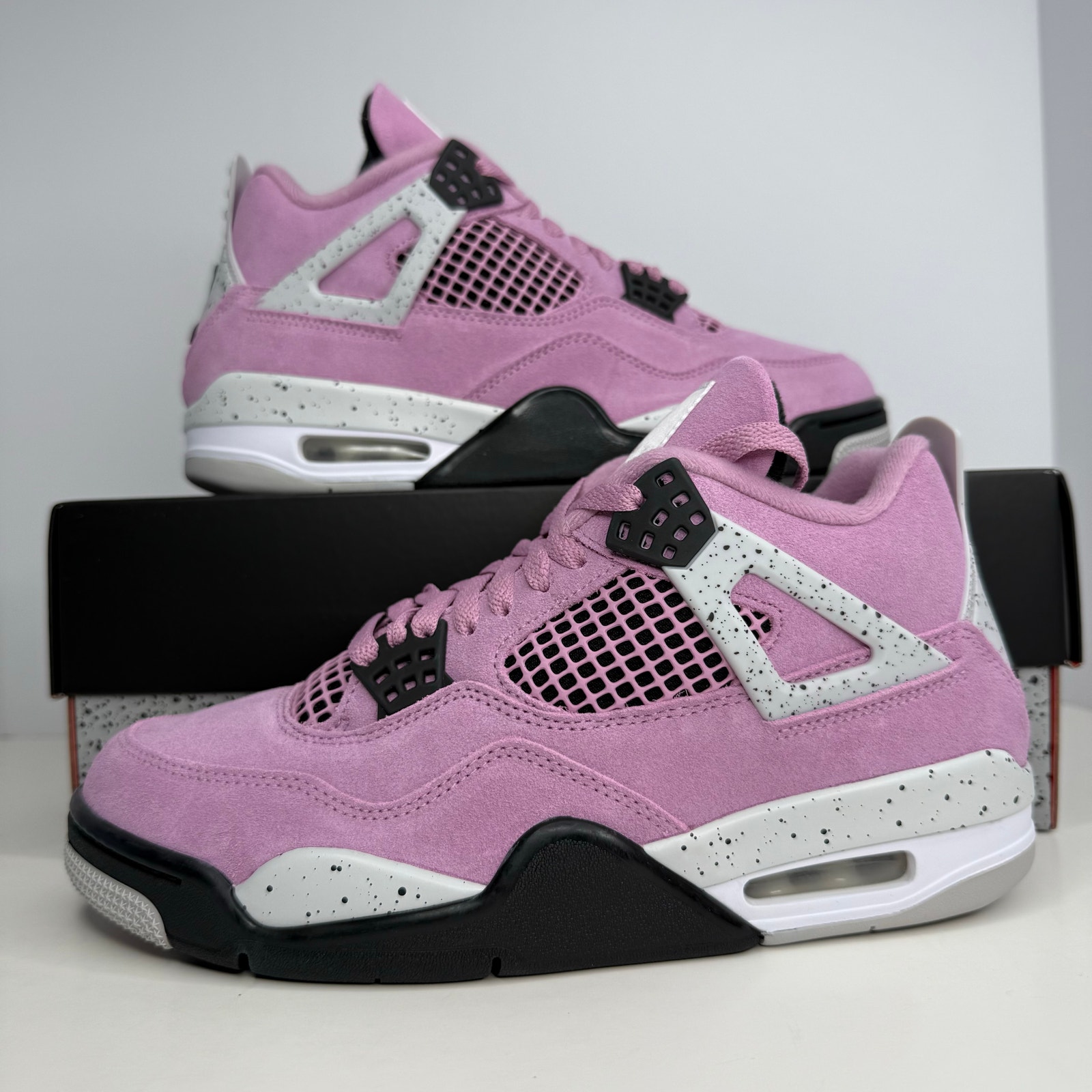 Air Jordan 4 Retro Orchid Size 10 Women / Size 8.5 Men