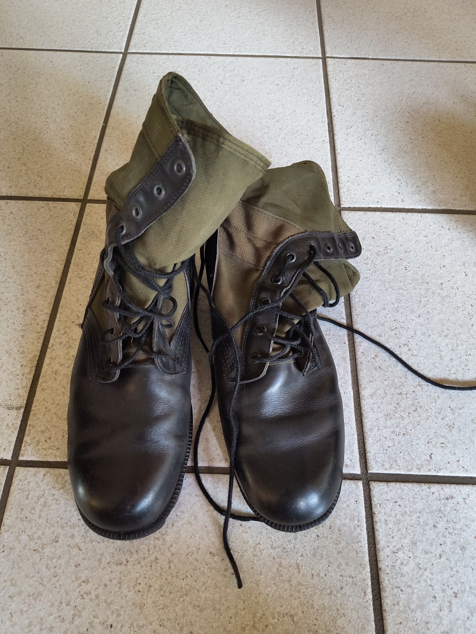Men's jungle combat boots