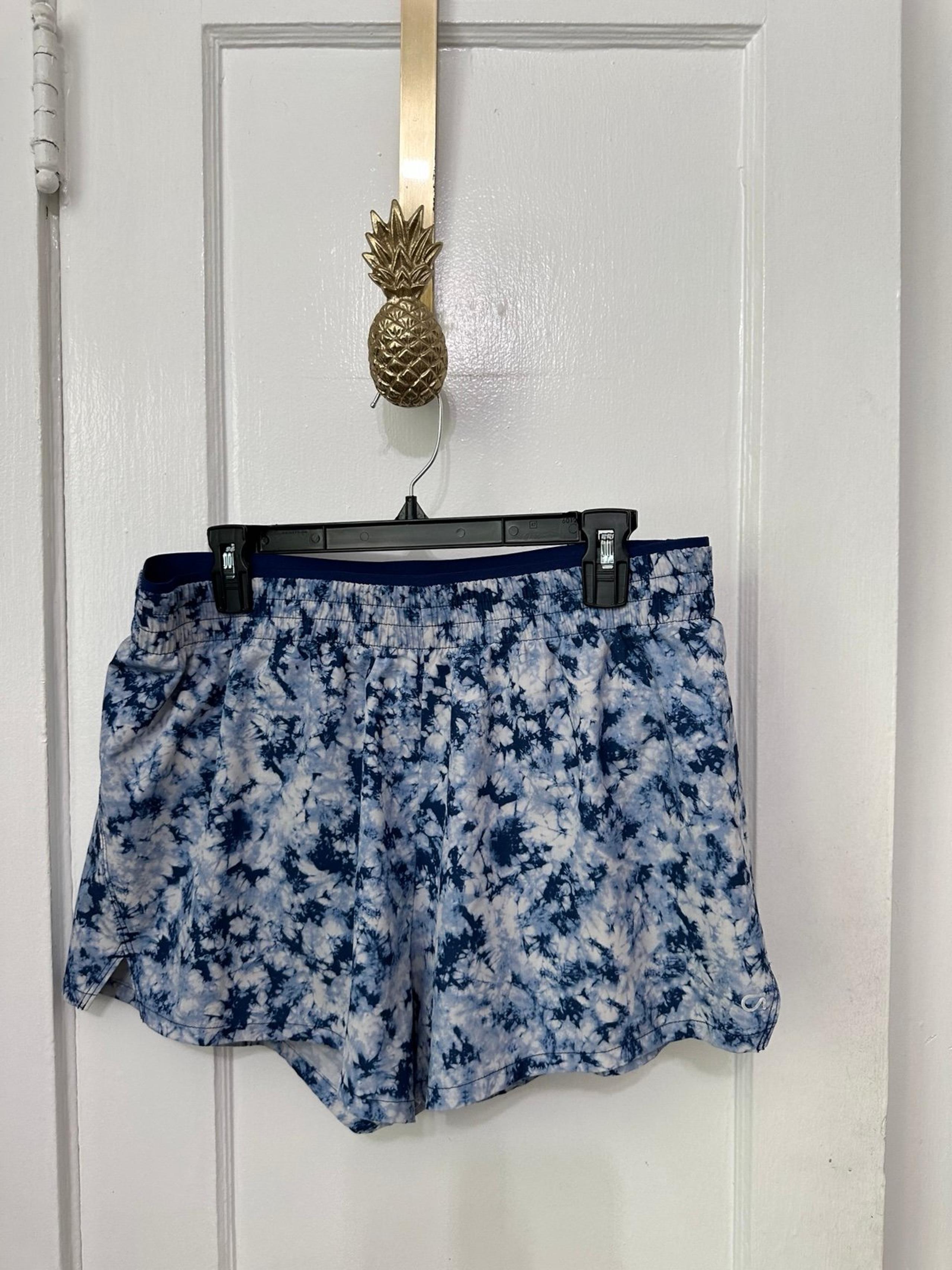 Gap fit women’s size large blue floral athletic shorts