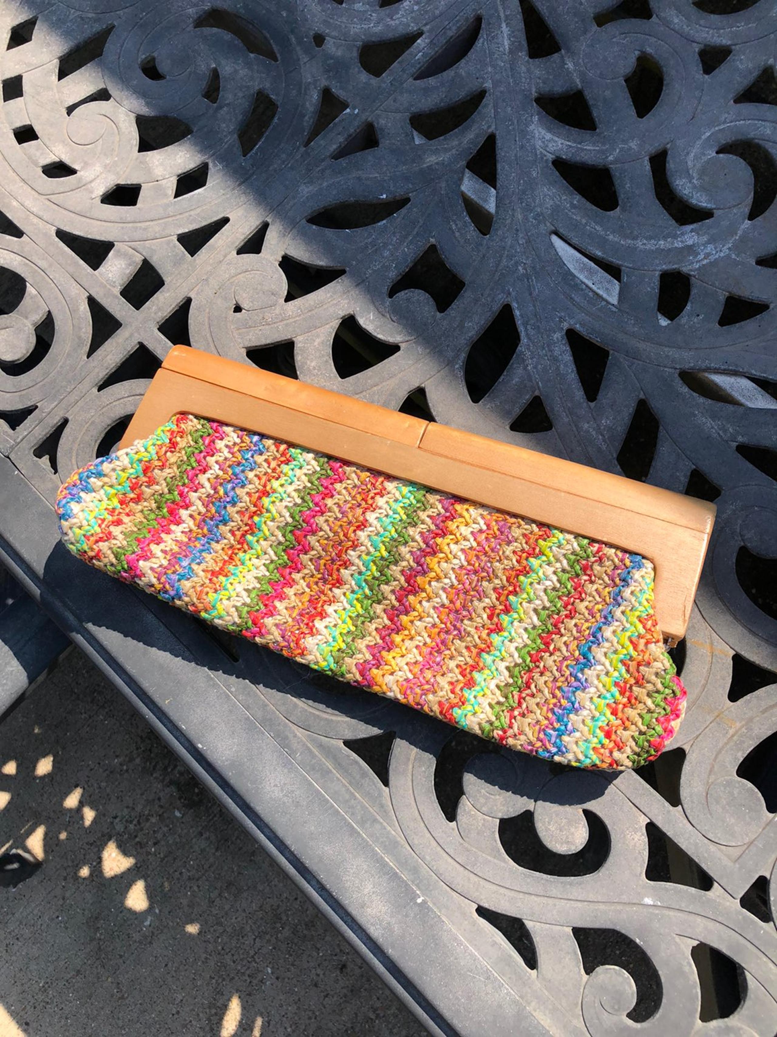 Big buddha knitted magnetic clutch