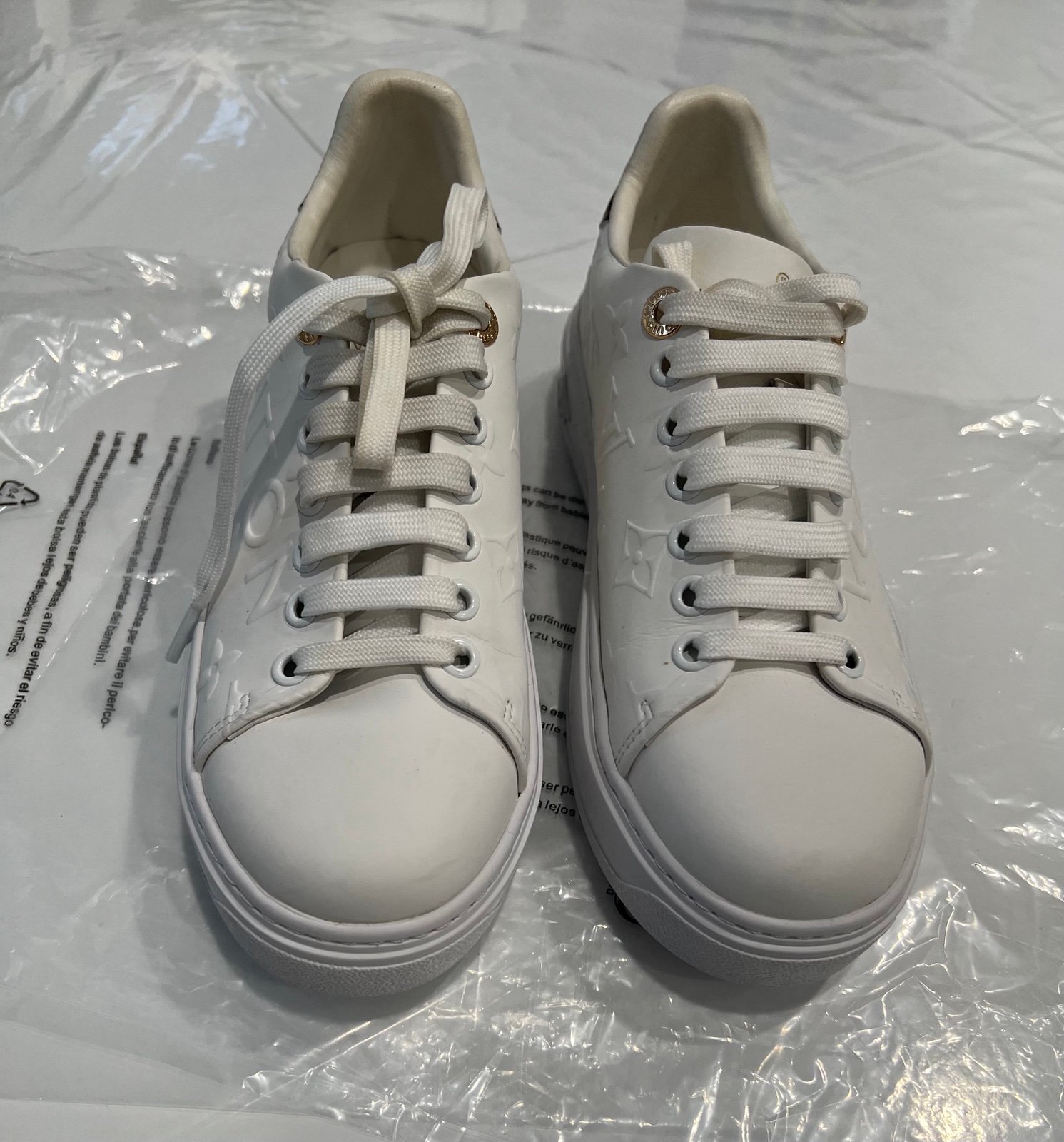 Women sketchers size 6