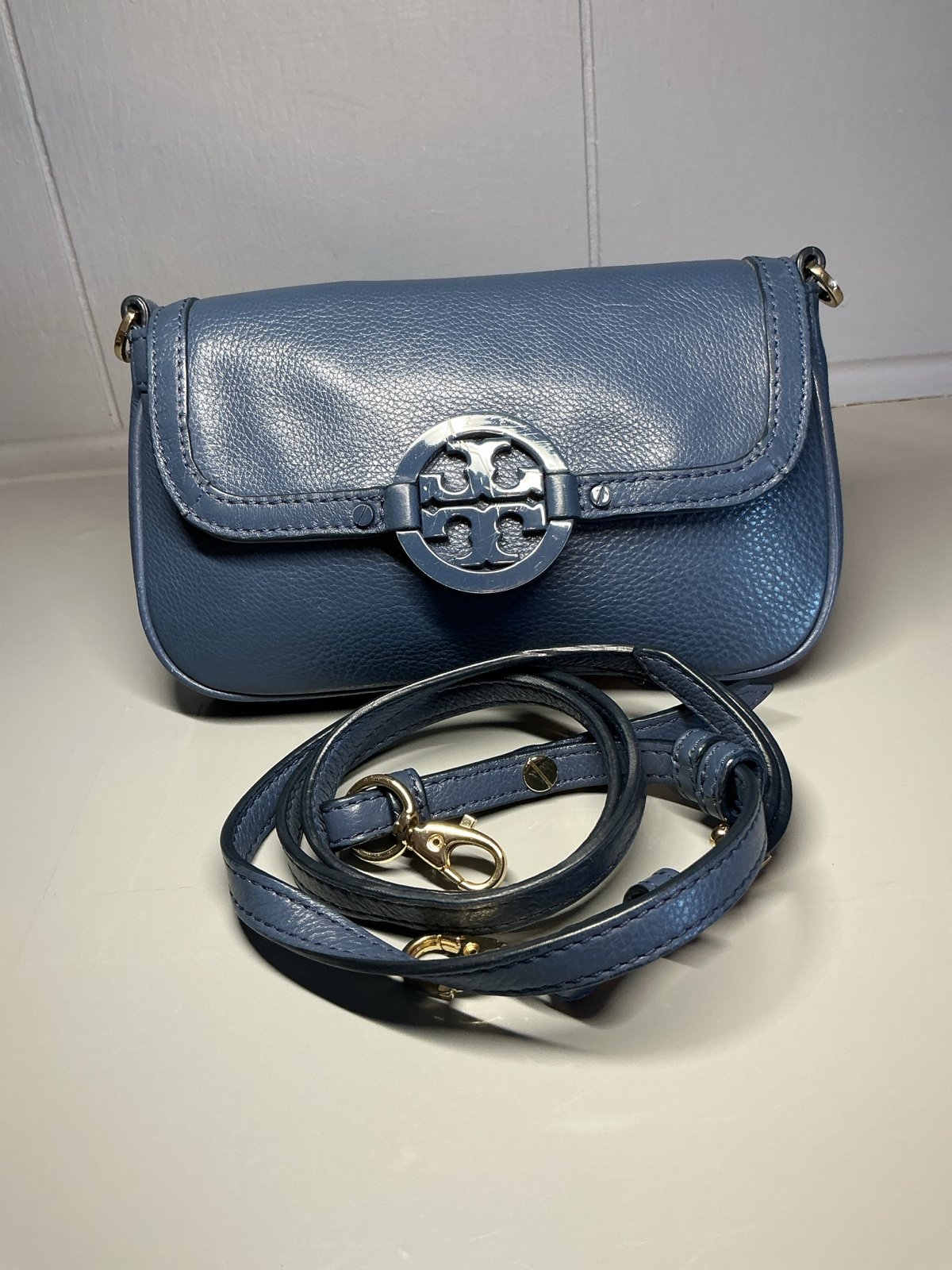 Tory Burch Mini Amanda crossbody Bag Blue.