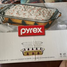 Christmas Pyrex 2 pcs