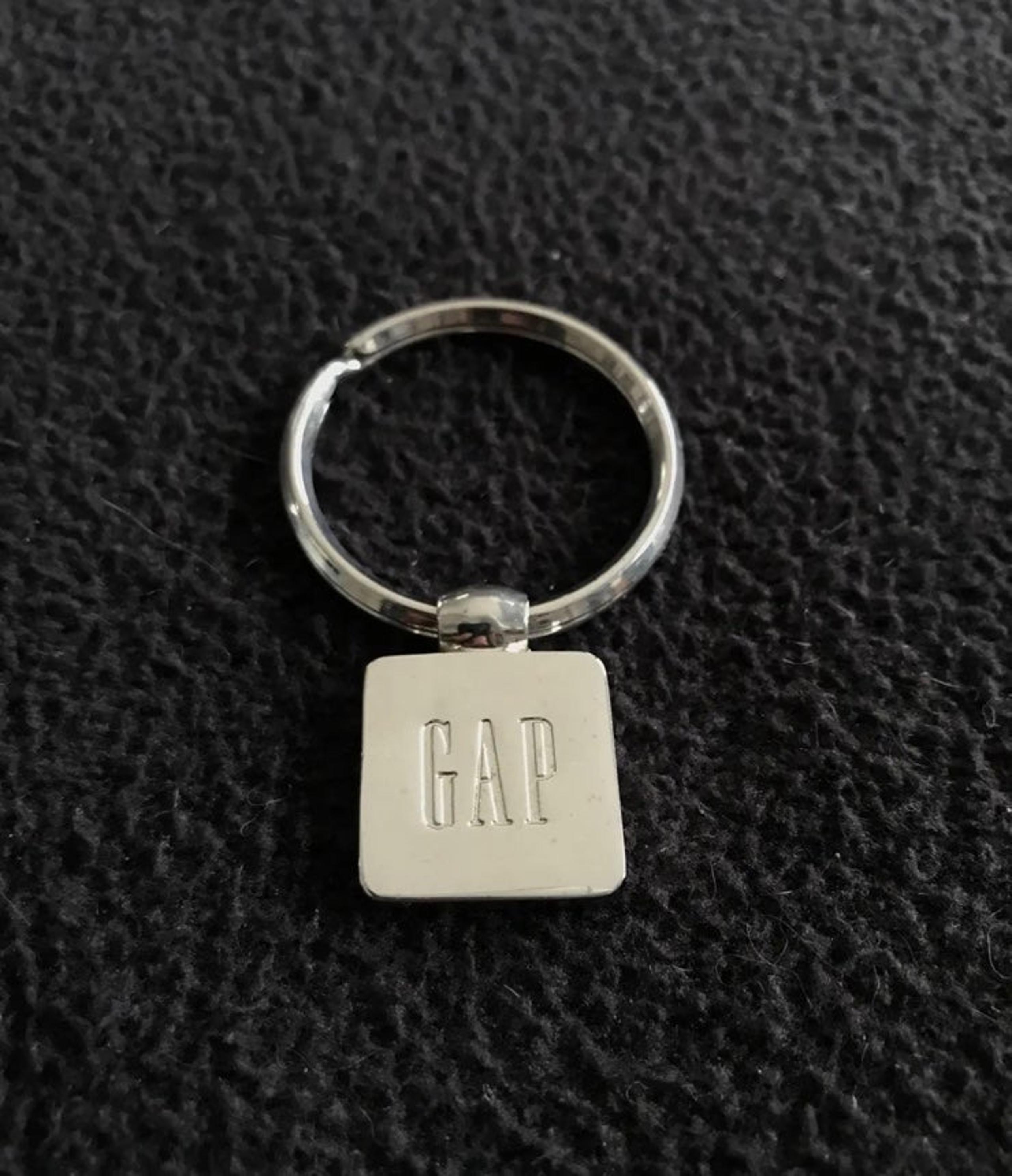 Gap EMPLOYEE ONLY Vintage 90’s Logo Keychain