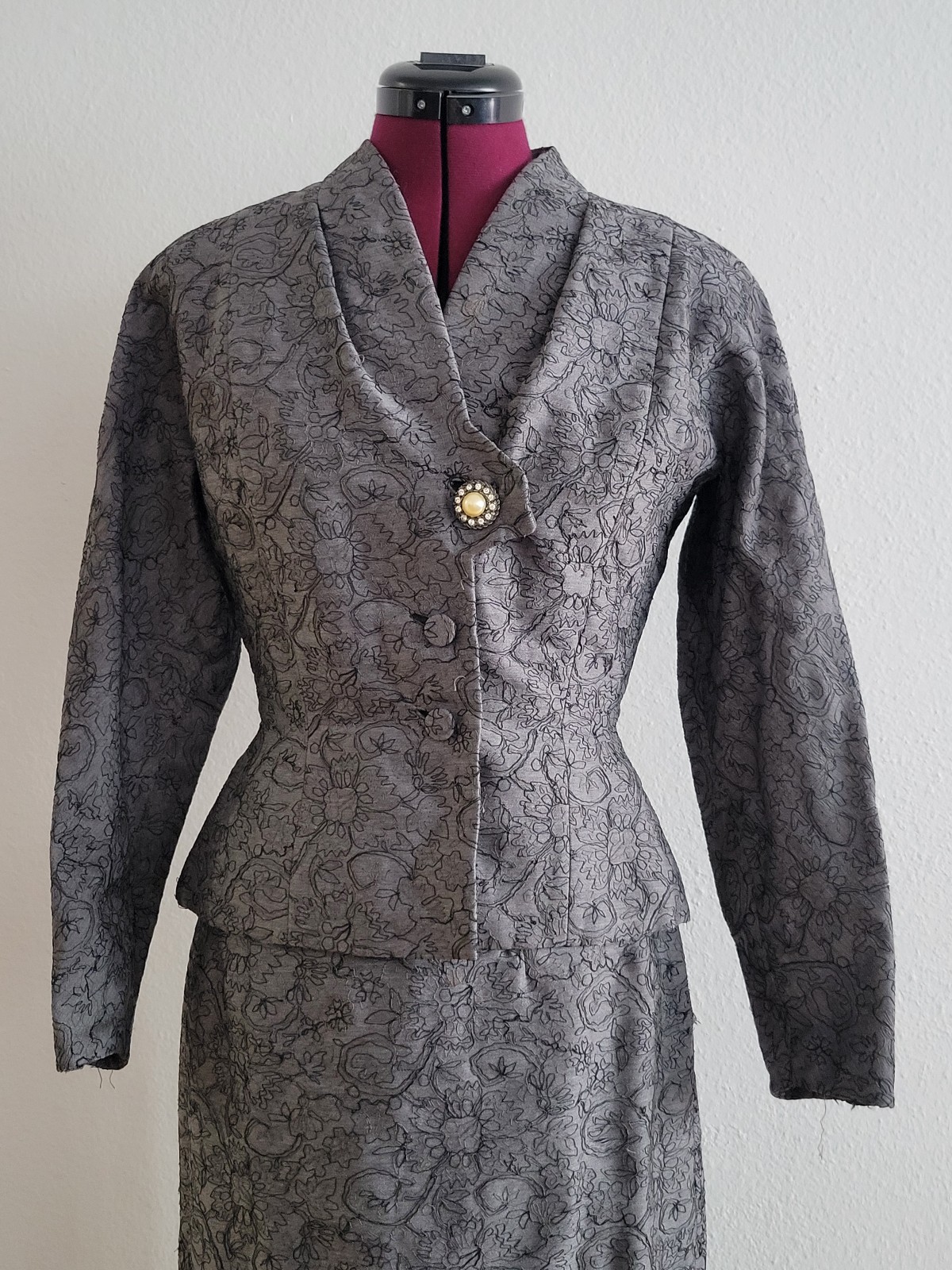Vintage 50s fitted two piece suit jacket & skirt