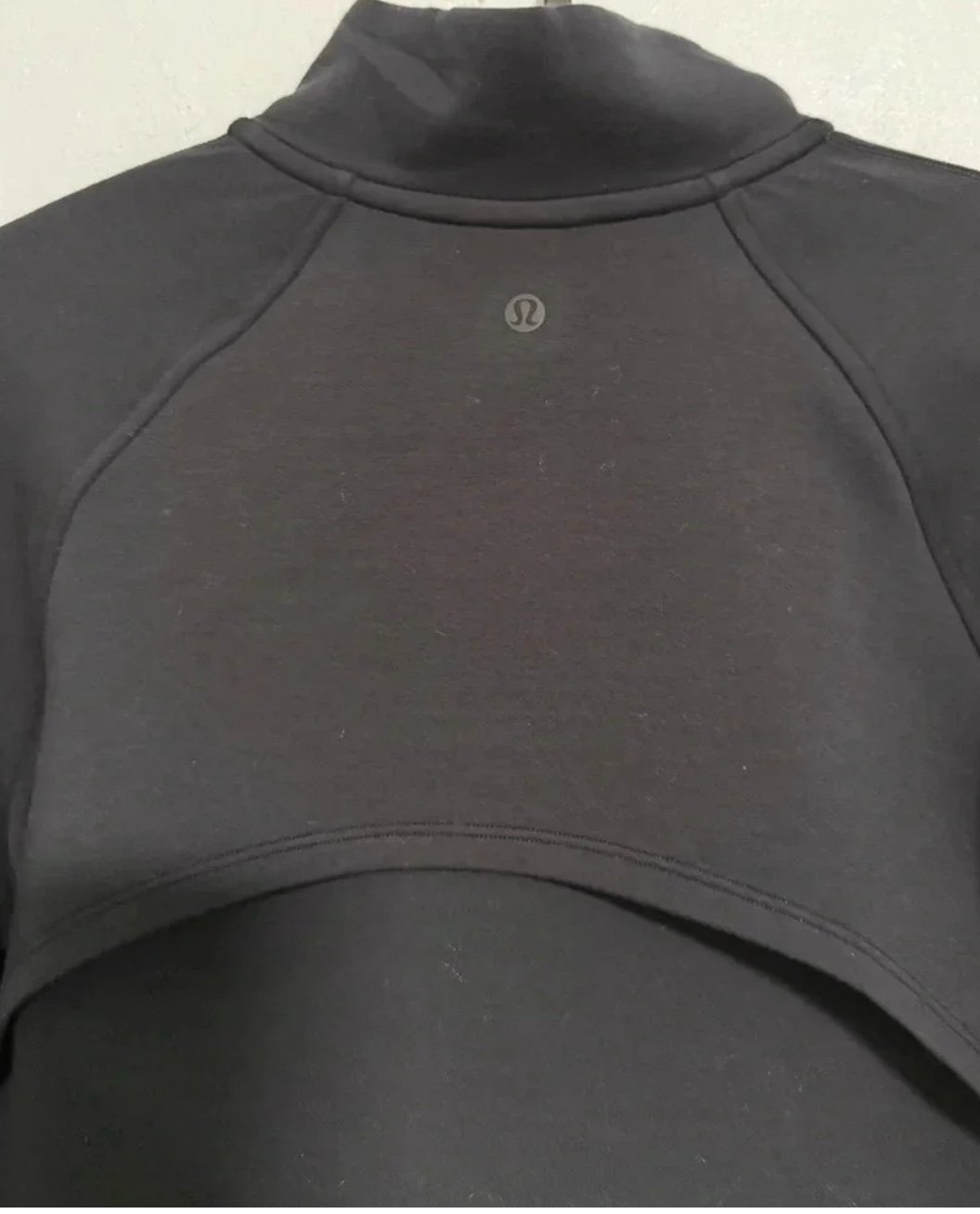 Lululemon size 6 black zip up stretchy bomber jacket with