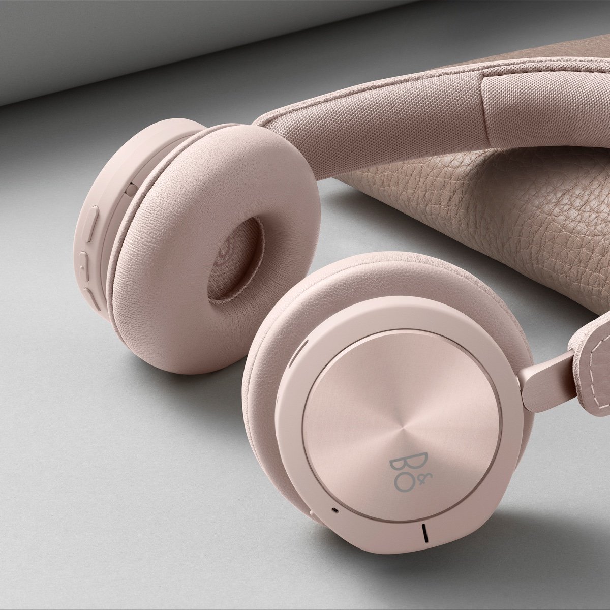 Bang & Olufsen H9i Pink Limited edition colour headphones