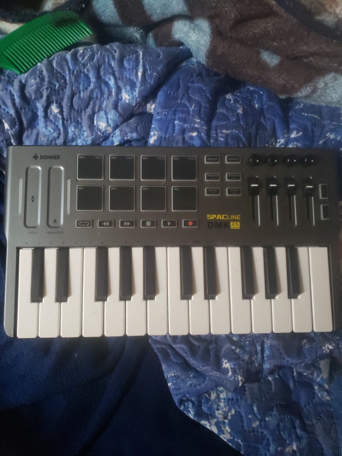 Akai MPK mini donner