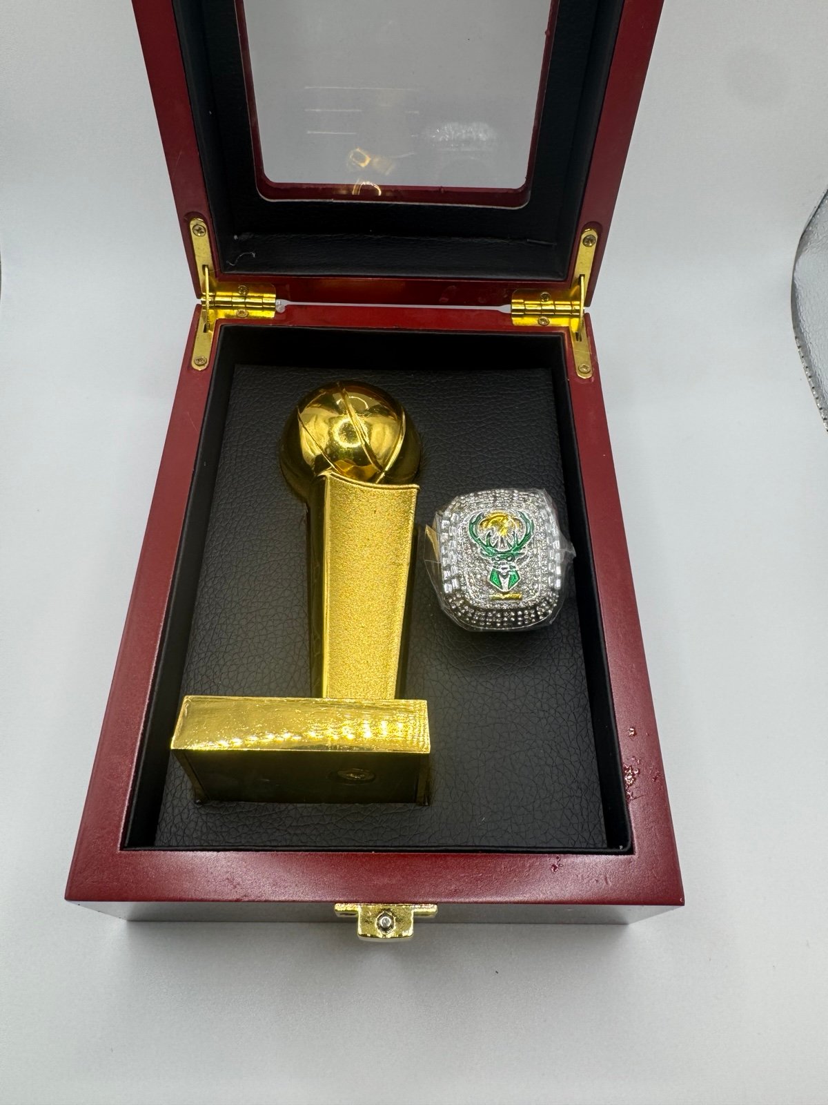 Milwaukee Bucks NBA Championship Ring TROPHY + CASE