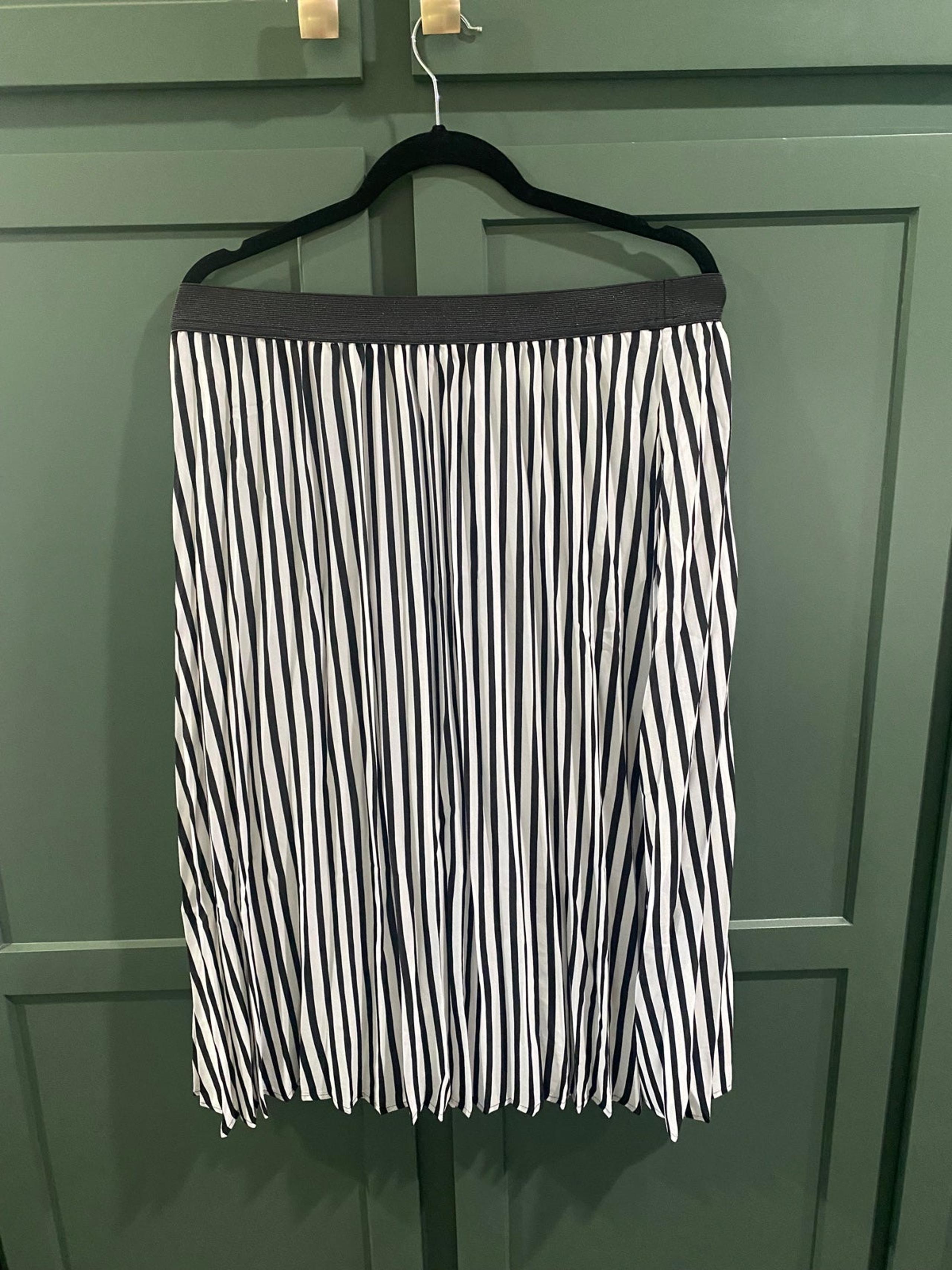 Black and white Midi skirt