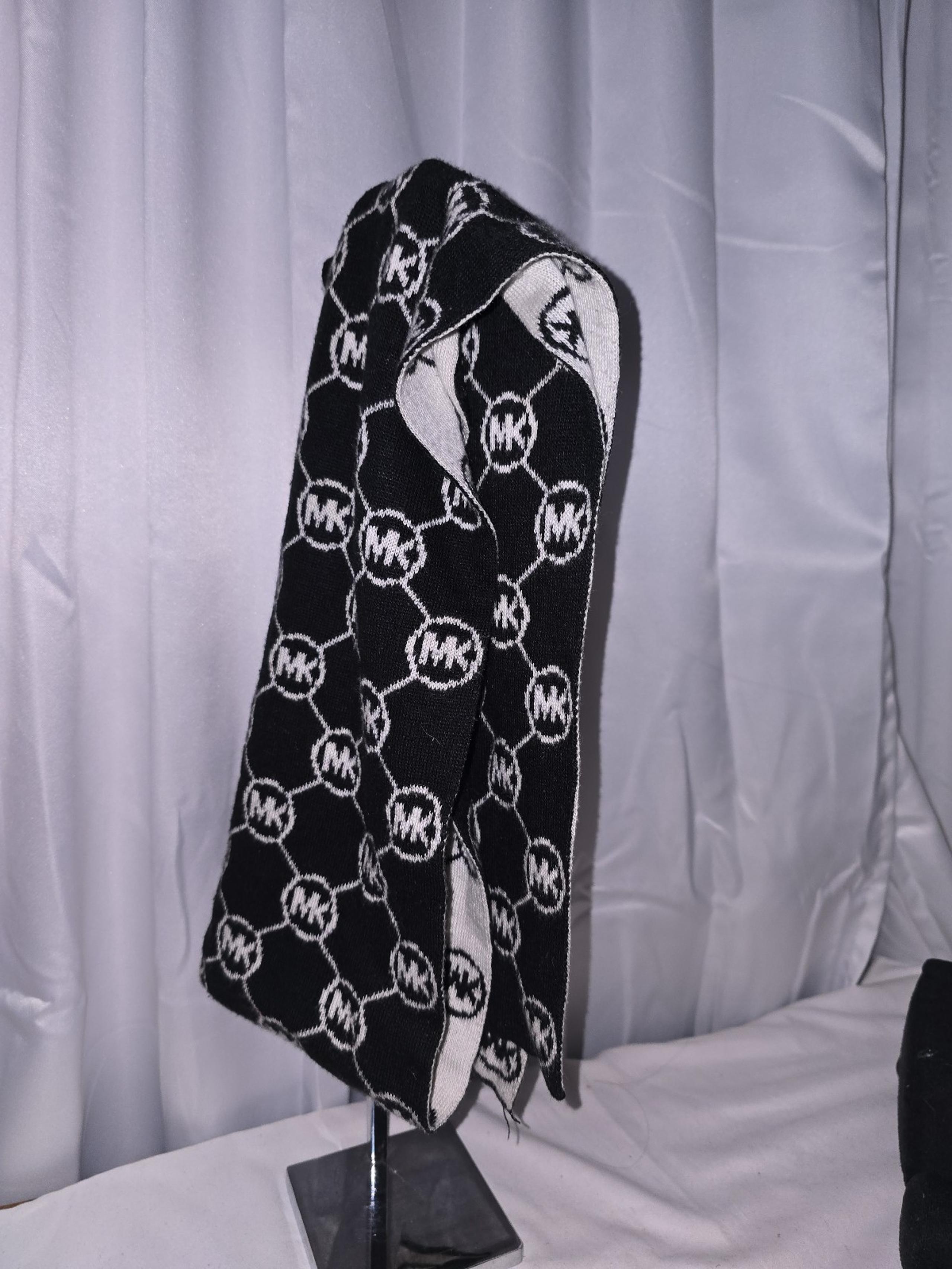 MICHAEL KORS BLACK AND BEIGE SCARF