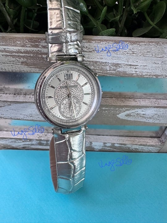 MICHAEL Kors Sawyer Silver Metallic Leather Glitz Dial Watch
