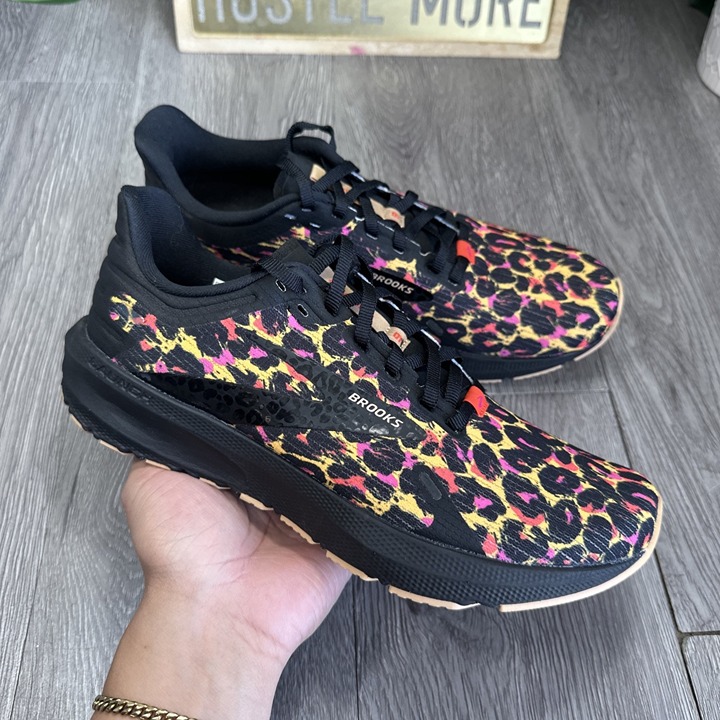 Brooks Adrenaline GTS 22 Womens Shoes 8.5 Running Black Leopard Print Sneakers