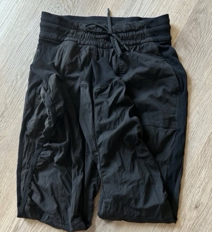 Lululemon size 4