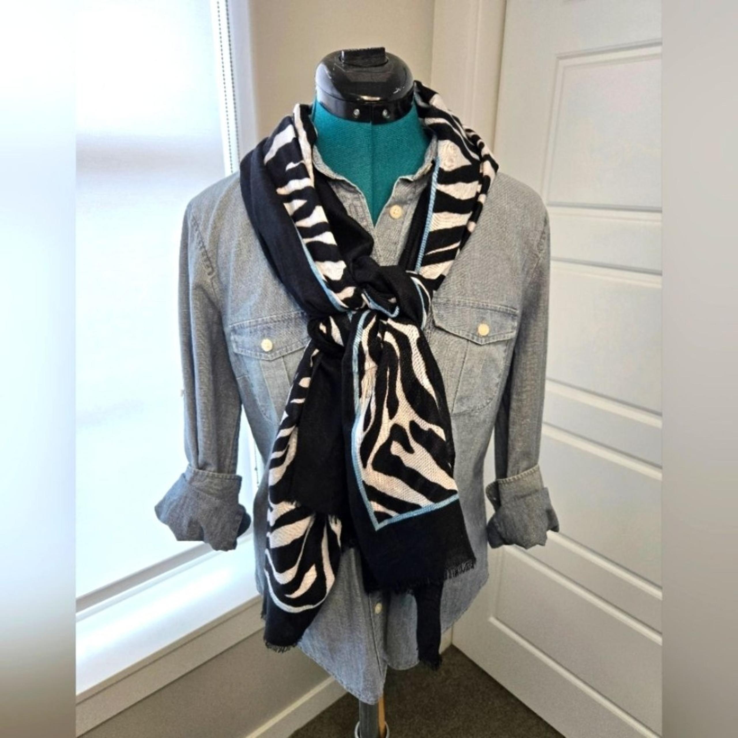 WHITE HOUSE BLACK MARKET WHBM BLACK WHITE ZEBRA PRINT LIGHTWEIGHT SCARF WOMEN OS