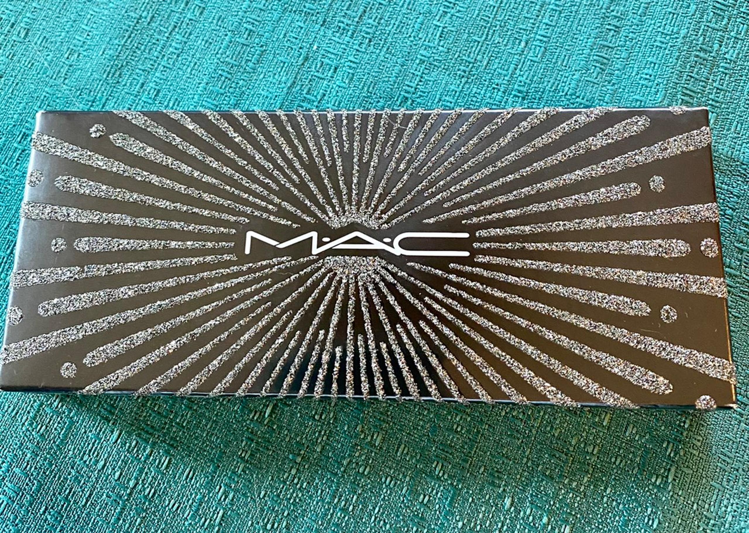 Mac Flashing Ice Dimension Skinfinish Tr - M.A.C