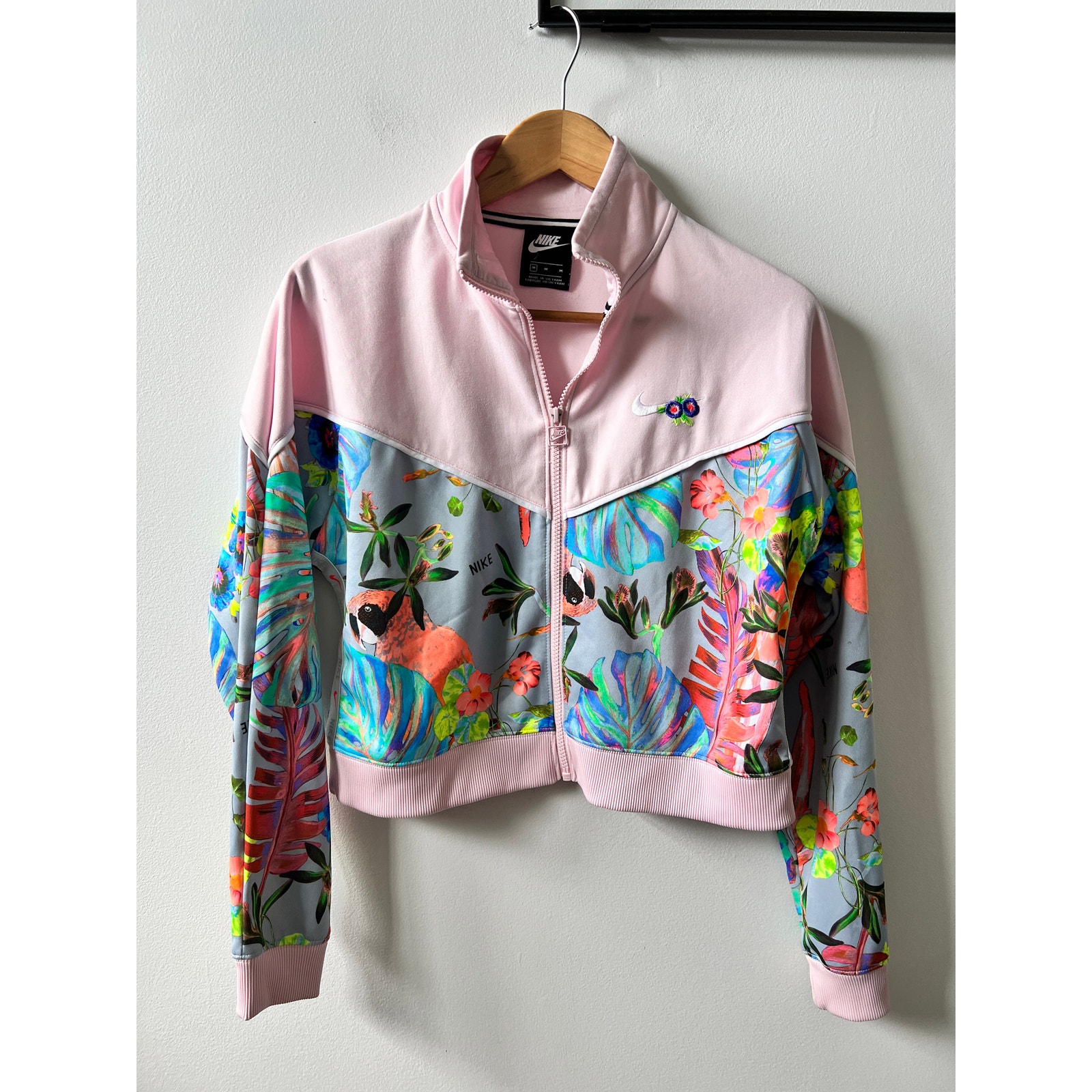 Nike HyperFemme tropical/parrot crop jacket women's size medium