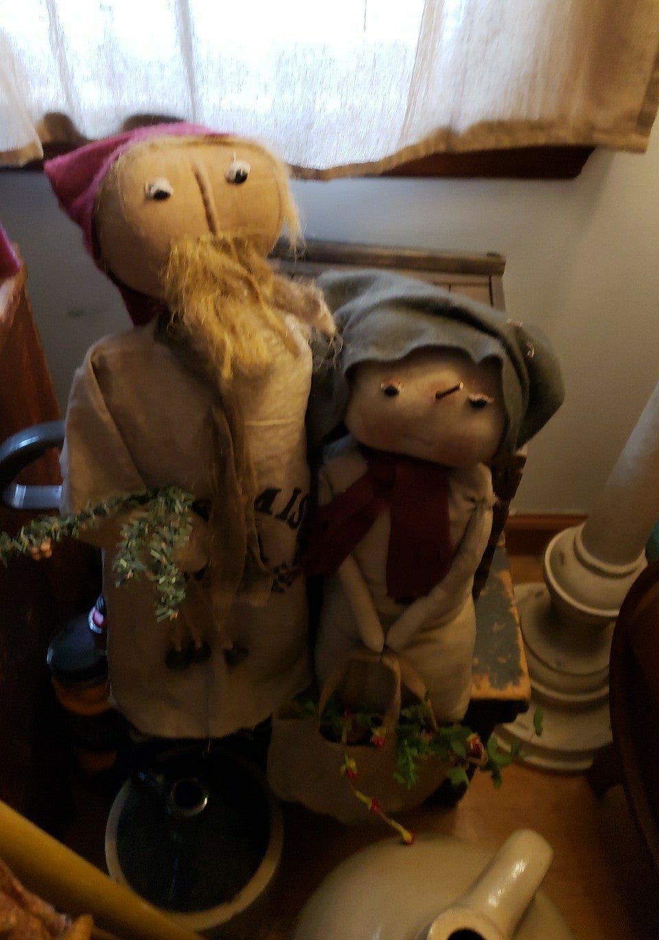 PRIMITIVE HOLIDAY COUPLE
