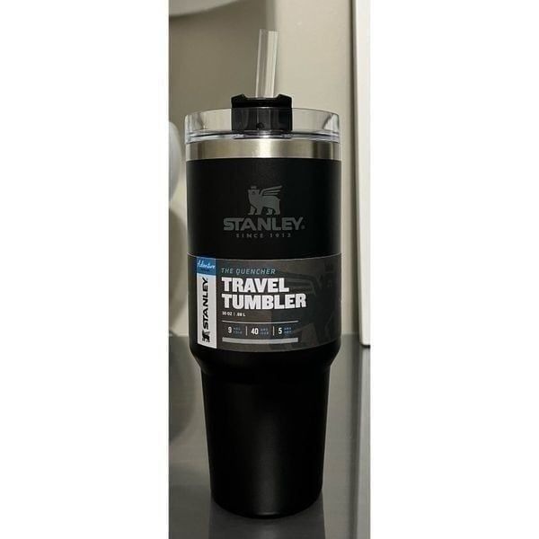 NWT Stanley Adventure Quencher Travel (Oversea) Tumbler 30oz, Matte Black