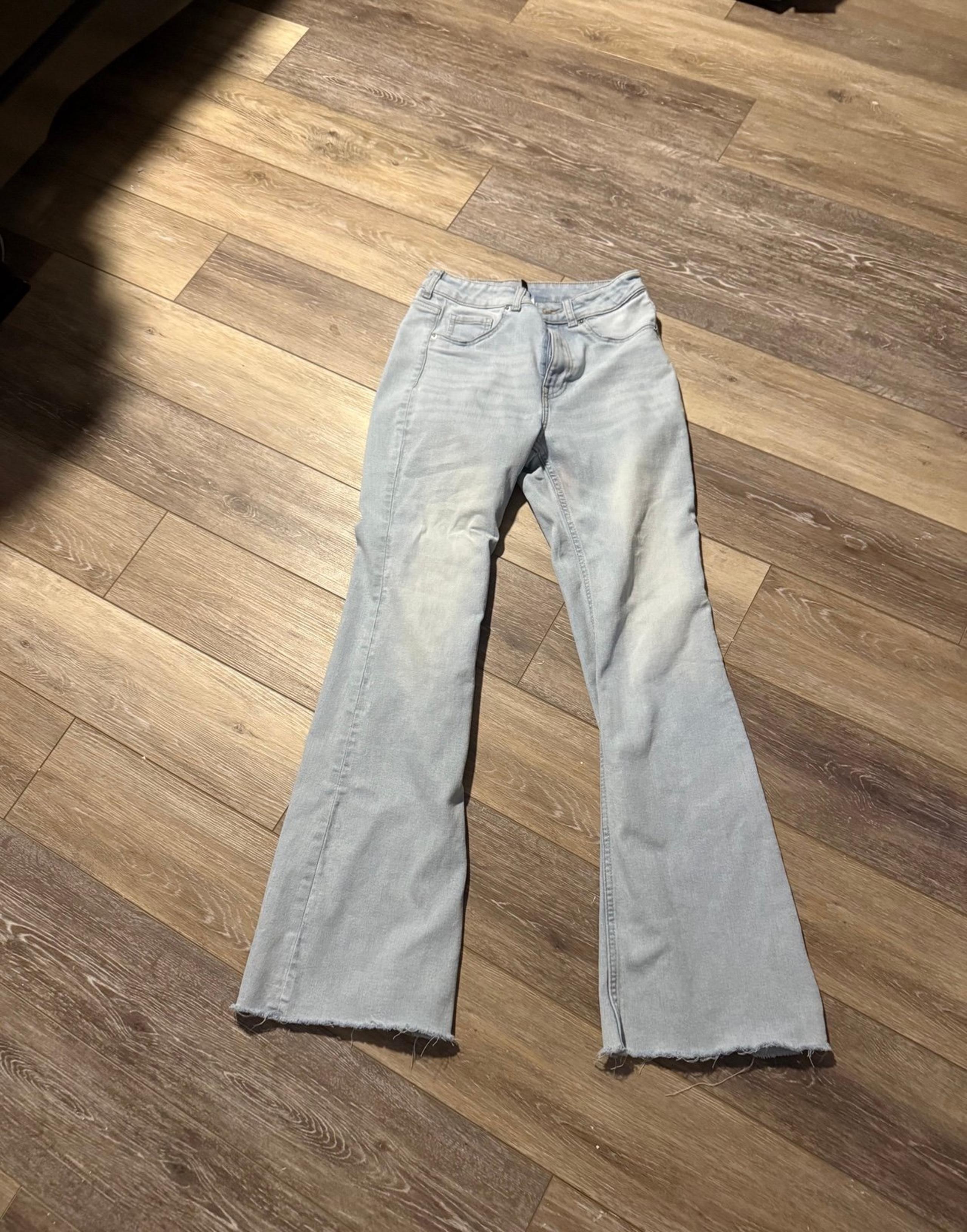 Light wash Jeans