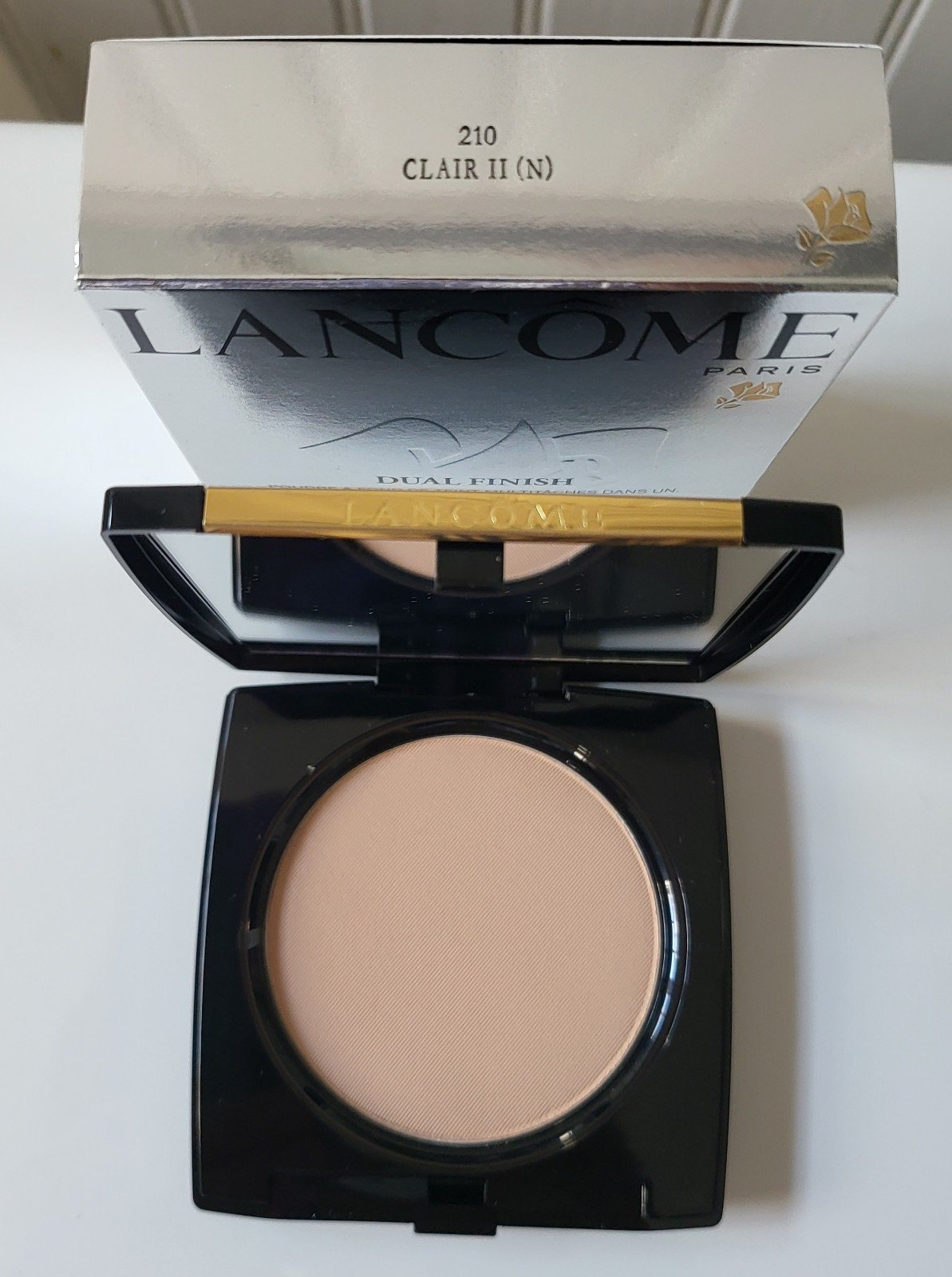52 Lancôme dual finish pressed powder foundation 210 clair II N