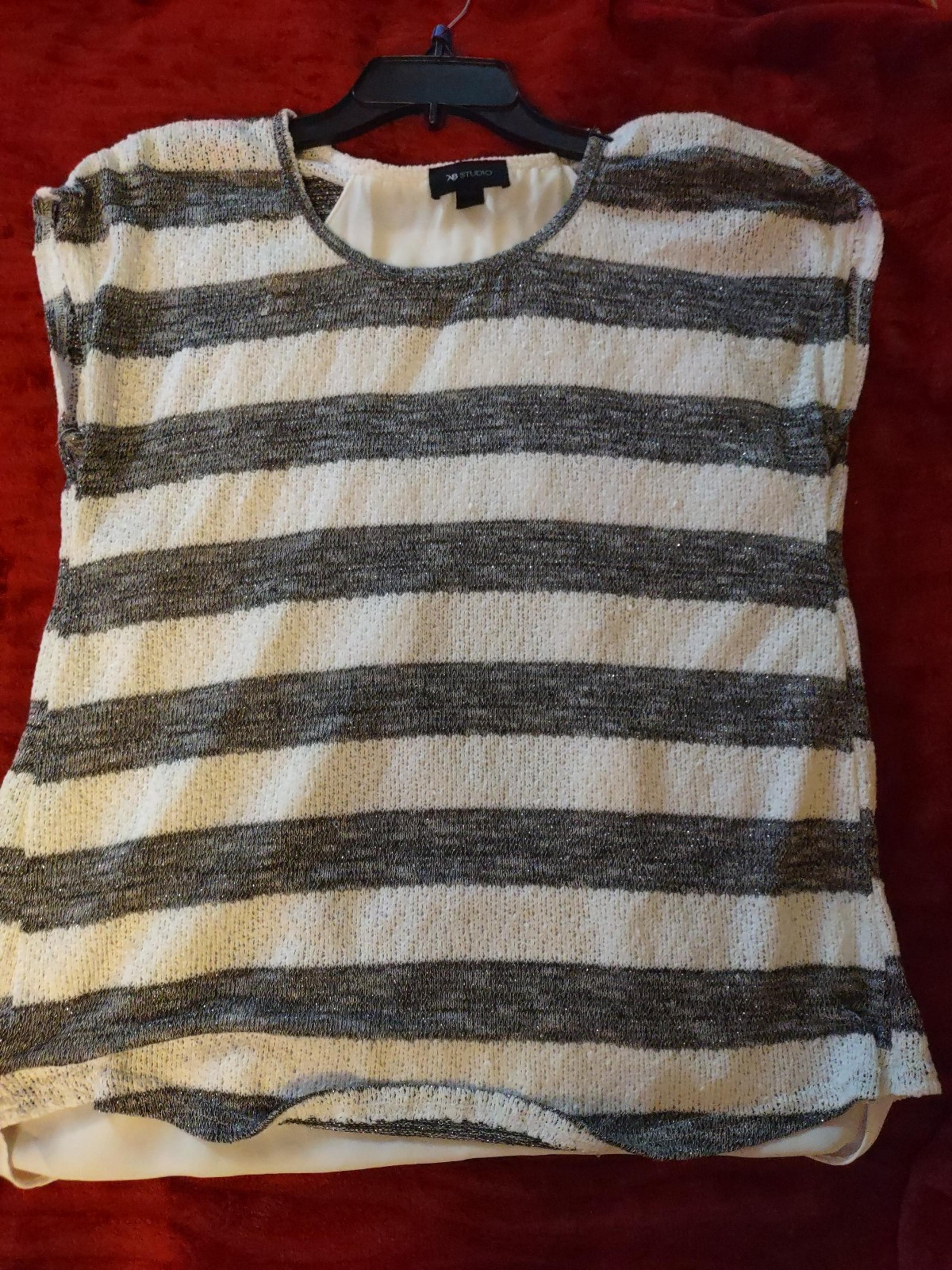 AB Studio Knit Too, Large, Grey n White Striped. Like New.