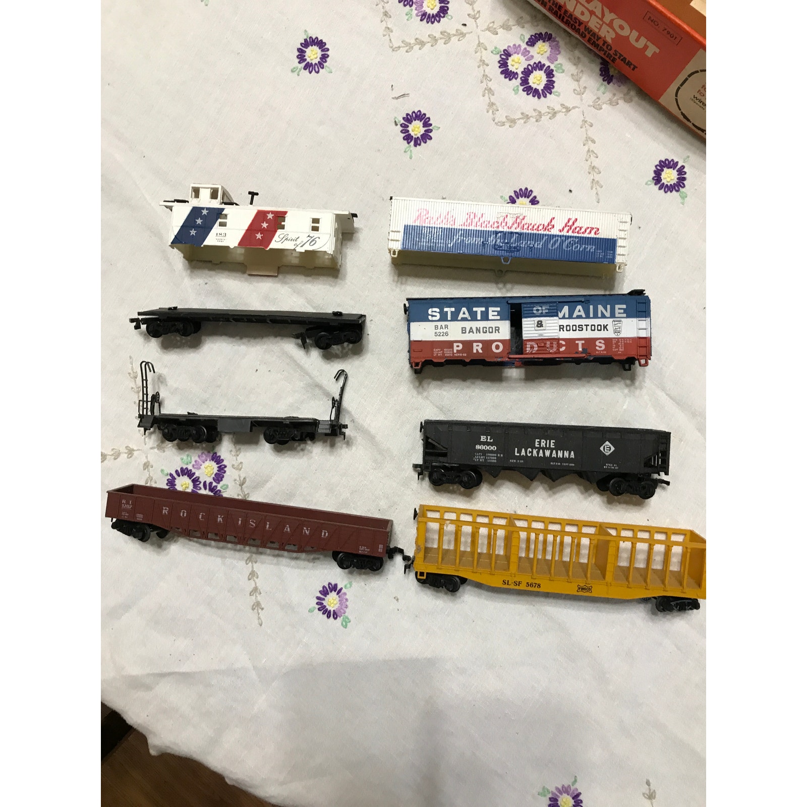 8 Assorted HO Train Cars