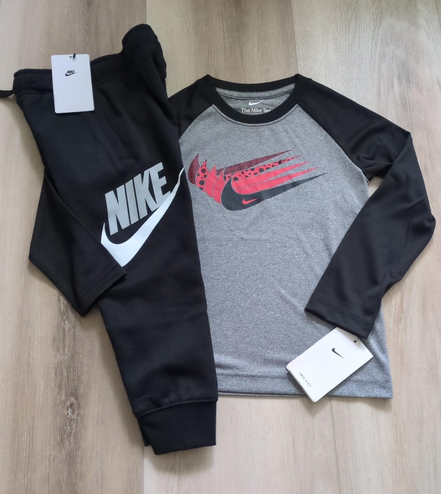 Nike Boys 4/4T Long Sleeves T-shirt & Joggers Set NWT Black/Red