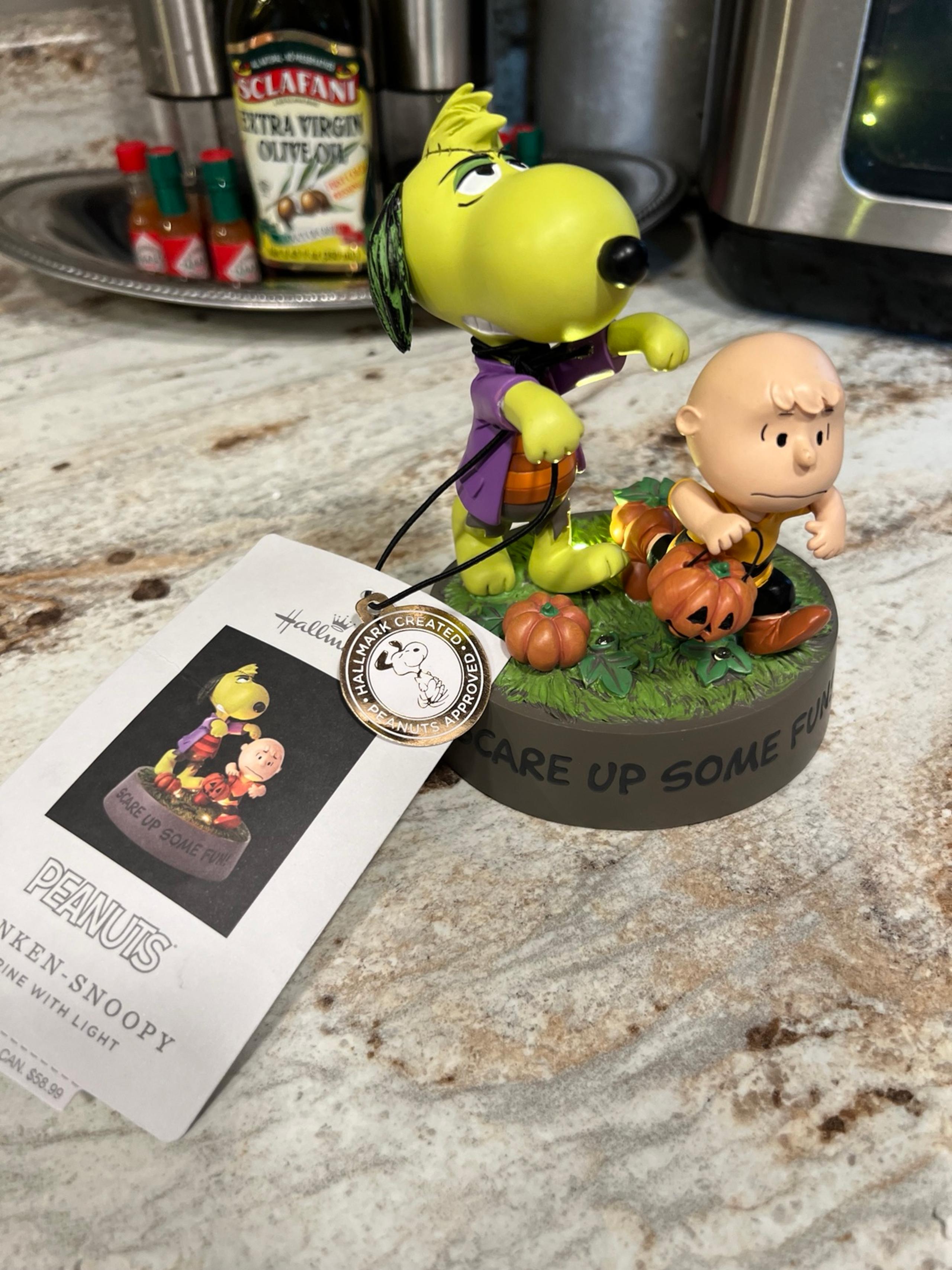 NEW HALLMARK HALLOWEEN “FRANKENSTEIN SNOOPY” FIGURINE WITH LIGHT SHOW FIGURINE