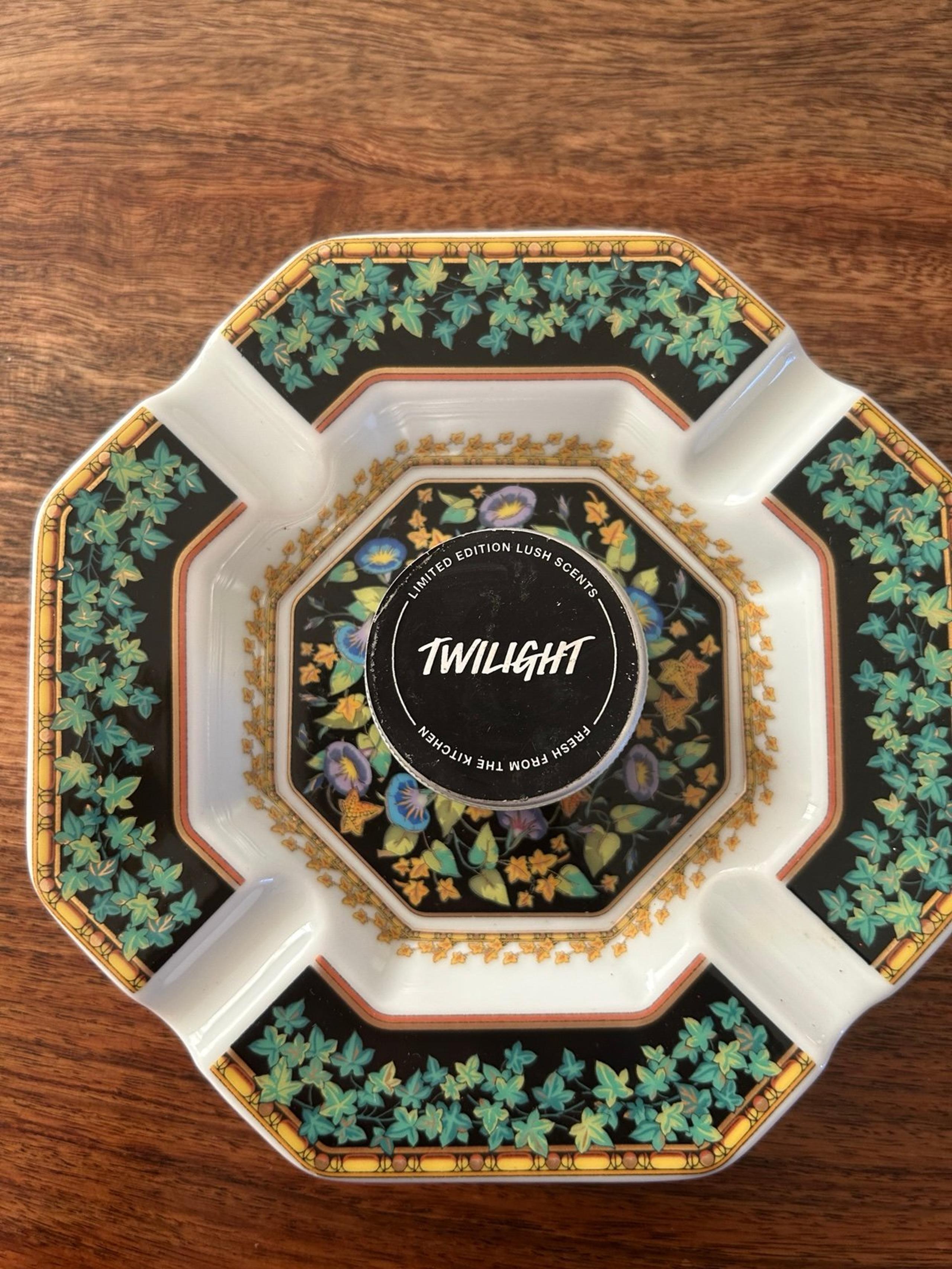 Lush UK - TWILIGHT 12g Solid Perfume