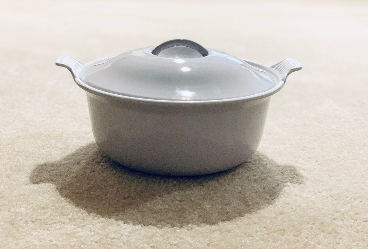 Le Creuset cast iron round Casserole