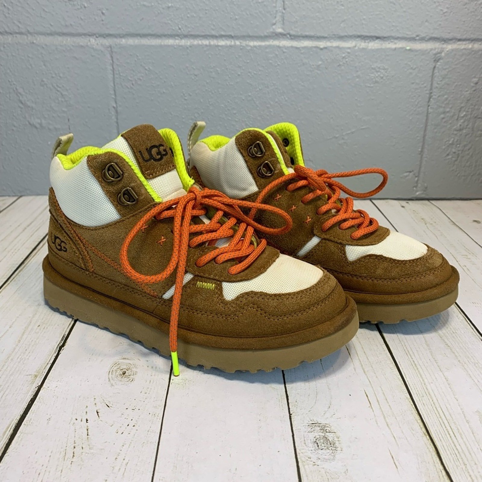 UGG Highland Hi Heritage Sneaker - Chestnut Women's Size 6