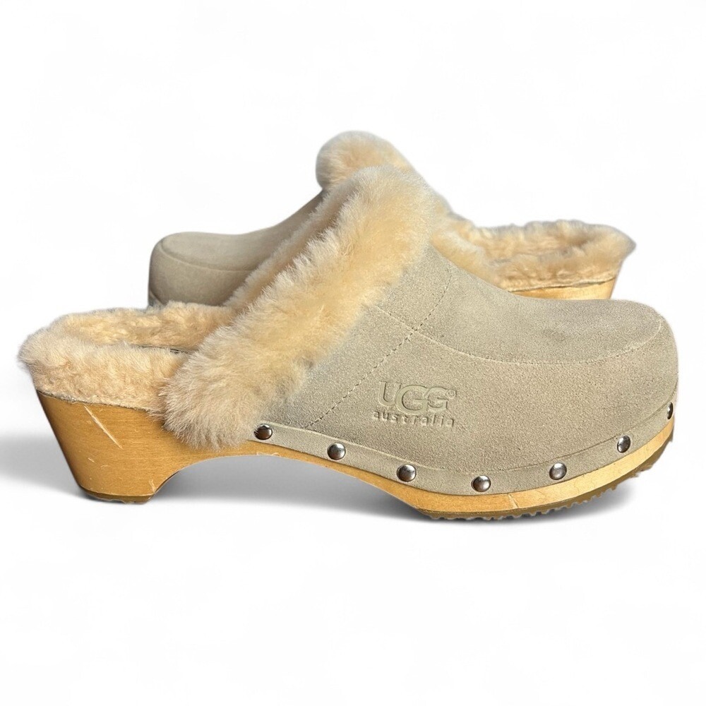 Ugg - Women's Sherpa Lined Kalie Suede Clogs Mules Wood Platform Taupe - Sz. 7
