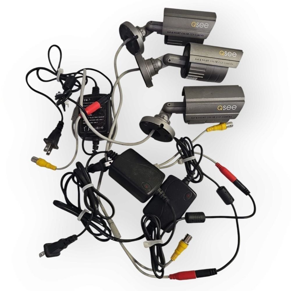 Lot Of 3 Q-See QSDS14273w Color Security Camera with Night Vision w Power Supply